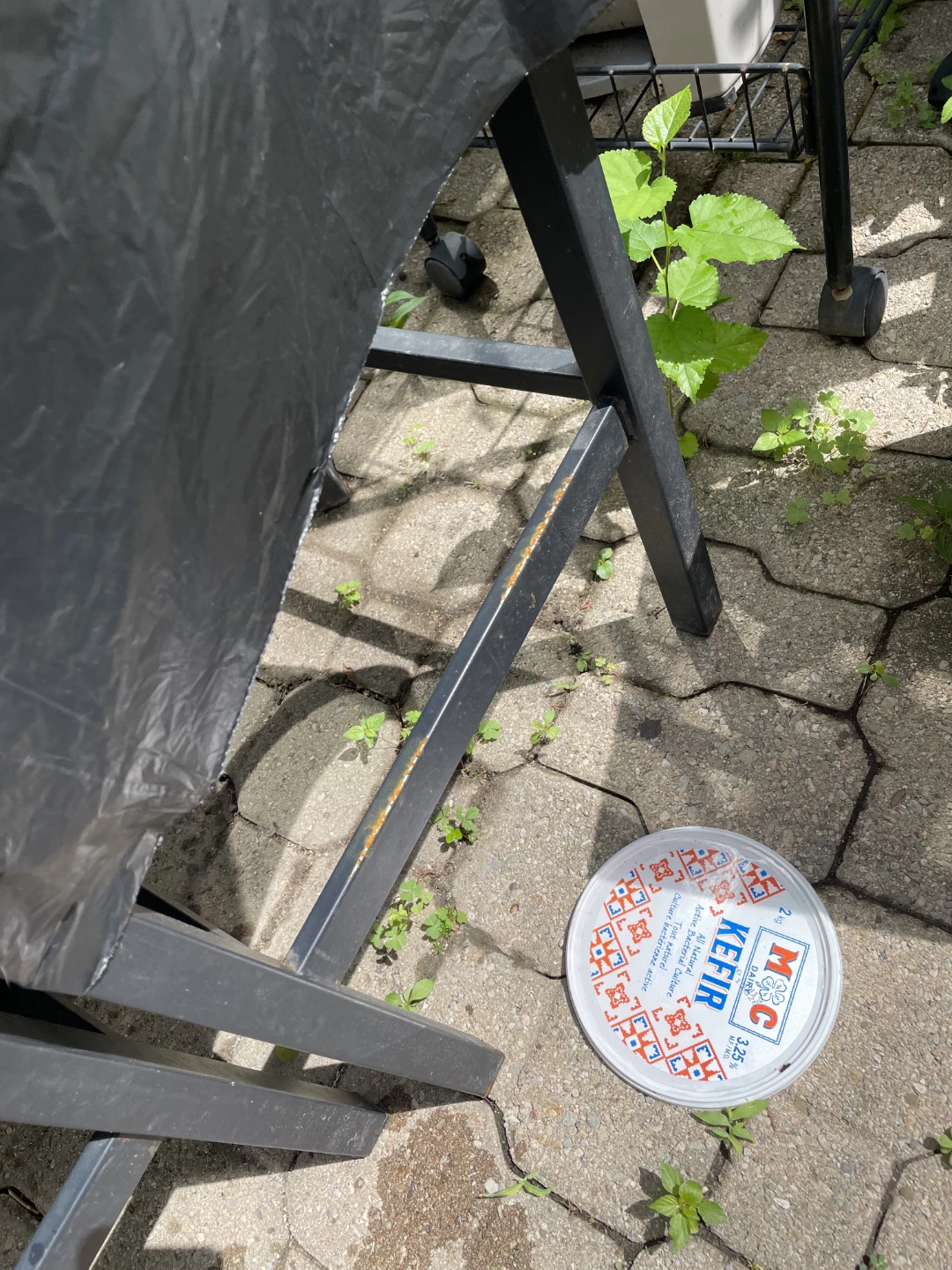 2 x Red Bar  iron Stools ,free with any purchase - photo 4