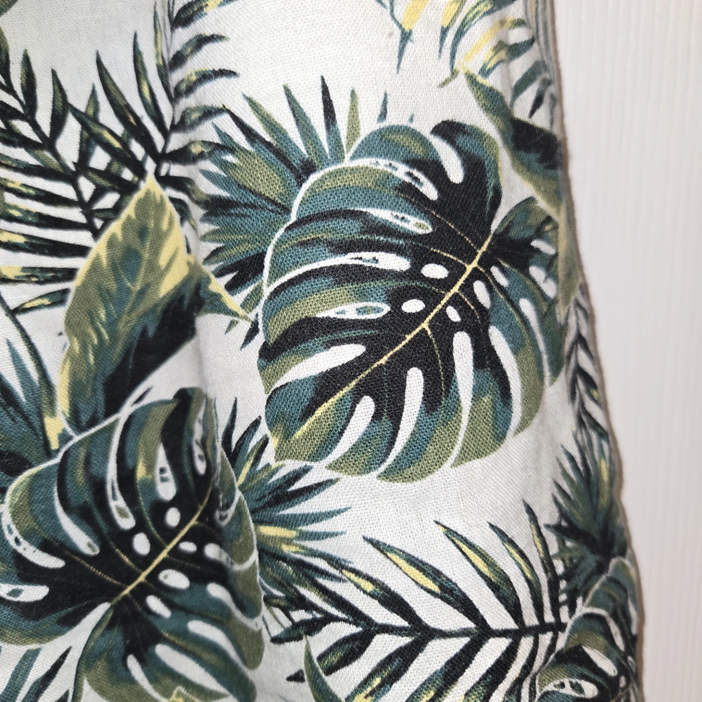 Tropical Leaf Print Shorts Size Medium Elastic Waistband - photo 3