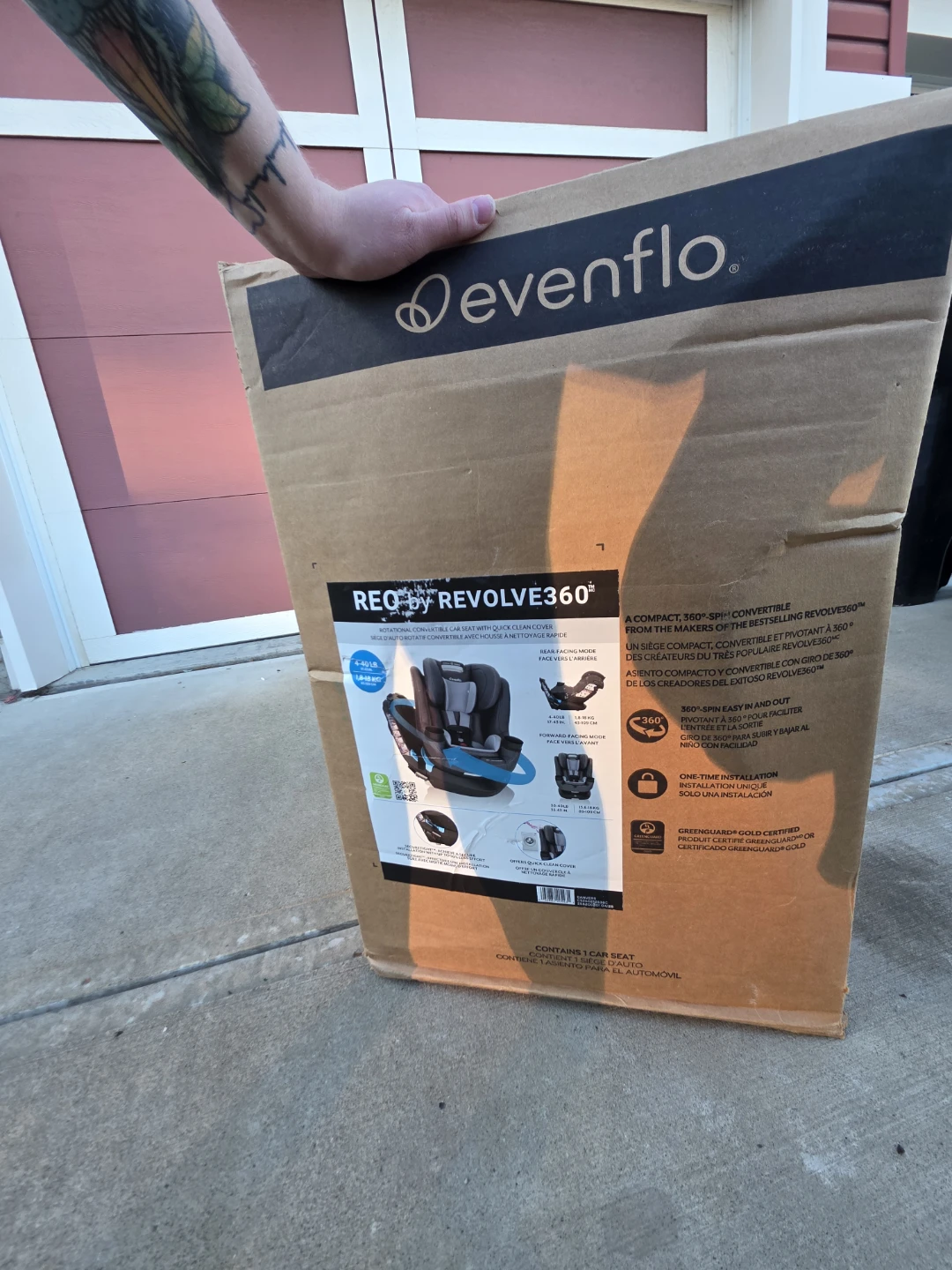 BRAND NEW with box Reo by Revolve 360 carseat