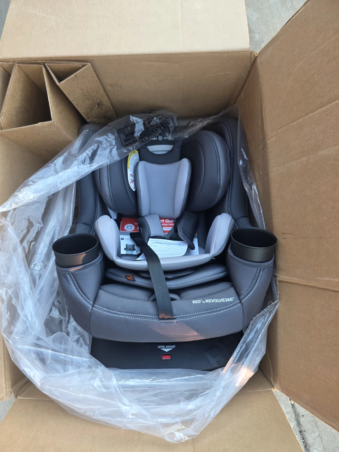 BRAND NEW with box Reo by Revolve 360 carseat - photo 3
