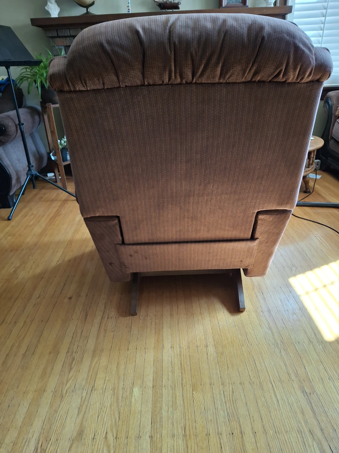 Brown Recliner Chair - photo 4