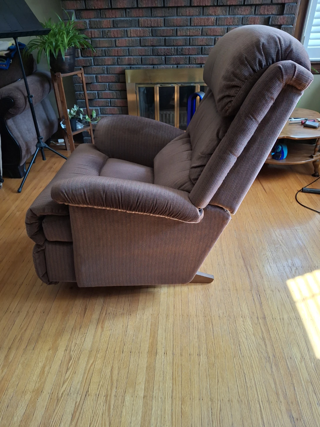 Brown Recliner Chair - photo 5