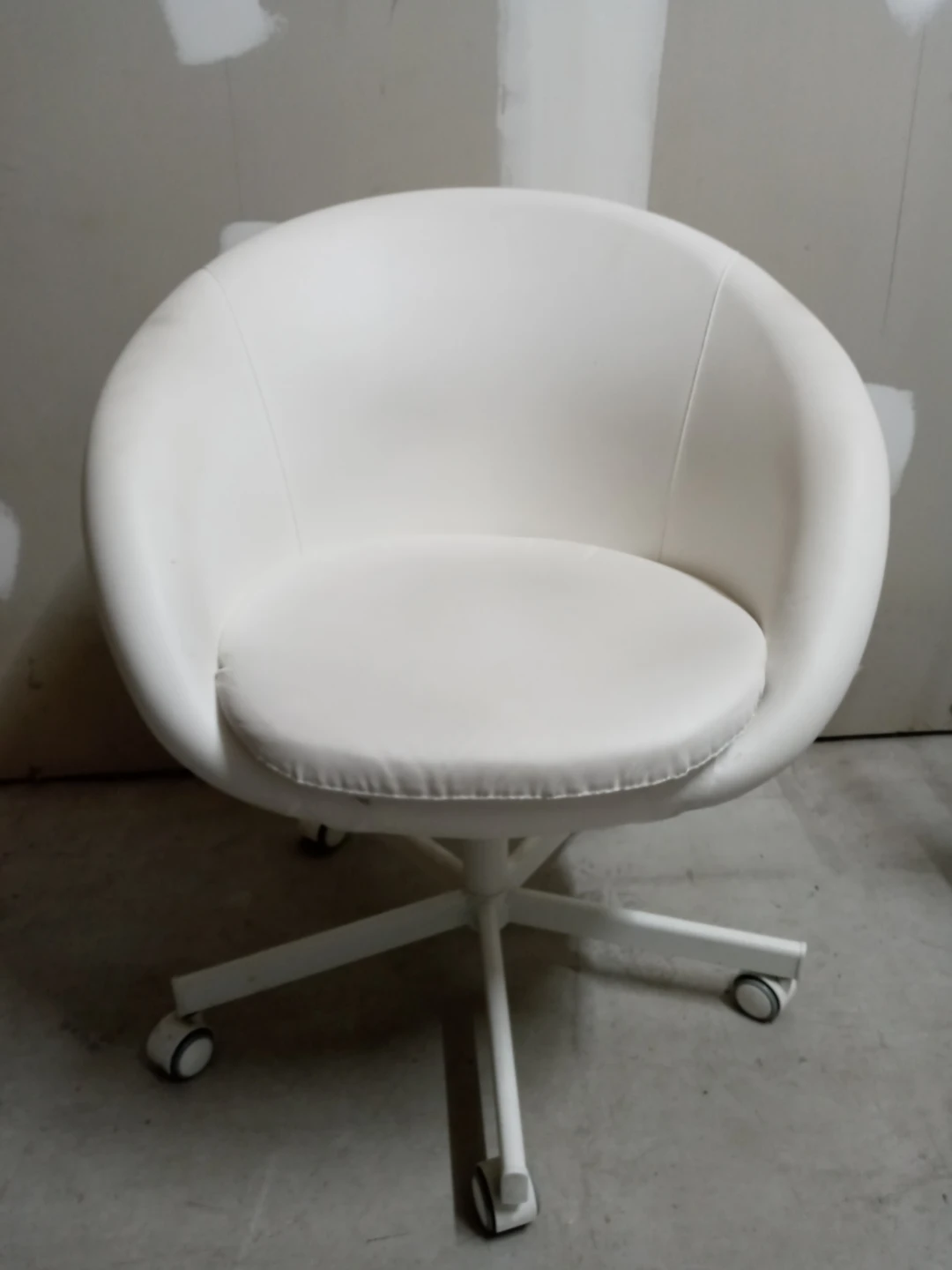 White Swivel Office Chair