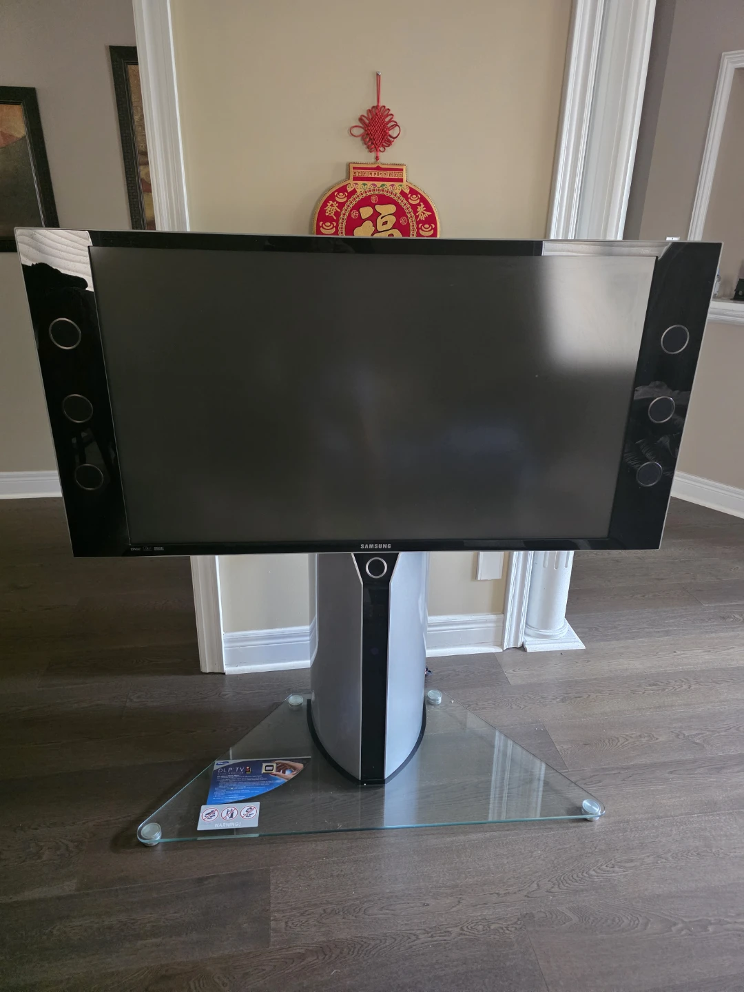 Samsung DLP TV on Glass Stand
