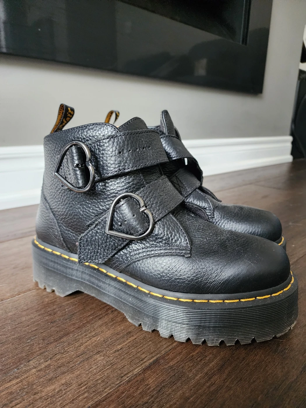 FLASH SALE: Women's. DR. Martens