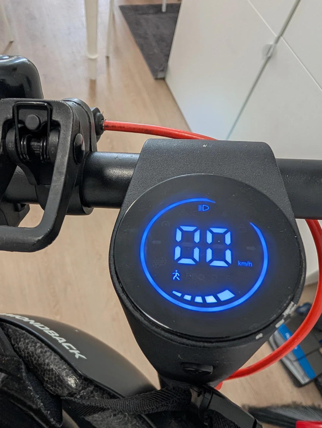 GYROCOPTERS Electric Scooter with Helmet and Lock - photo 2