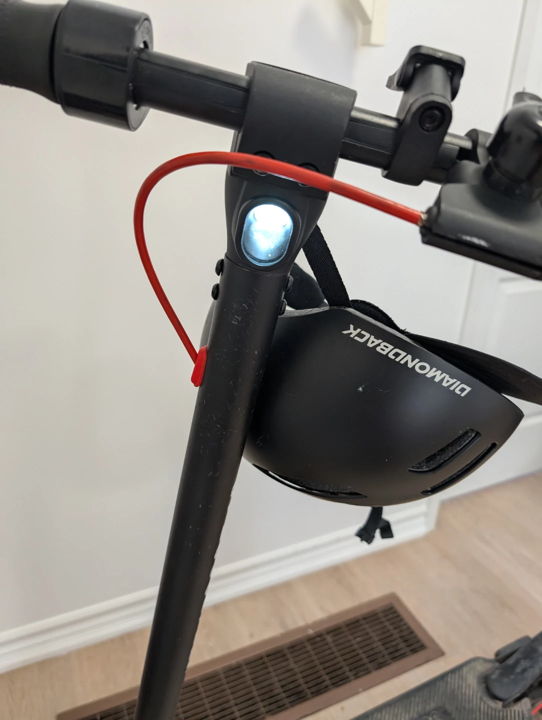 GYROCOPTERS Electric Scooter with Helmet and Lock - photo 4
