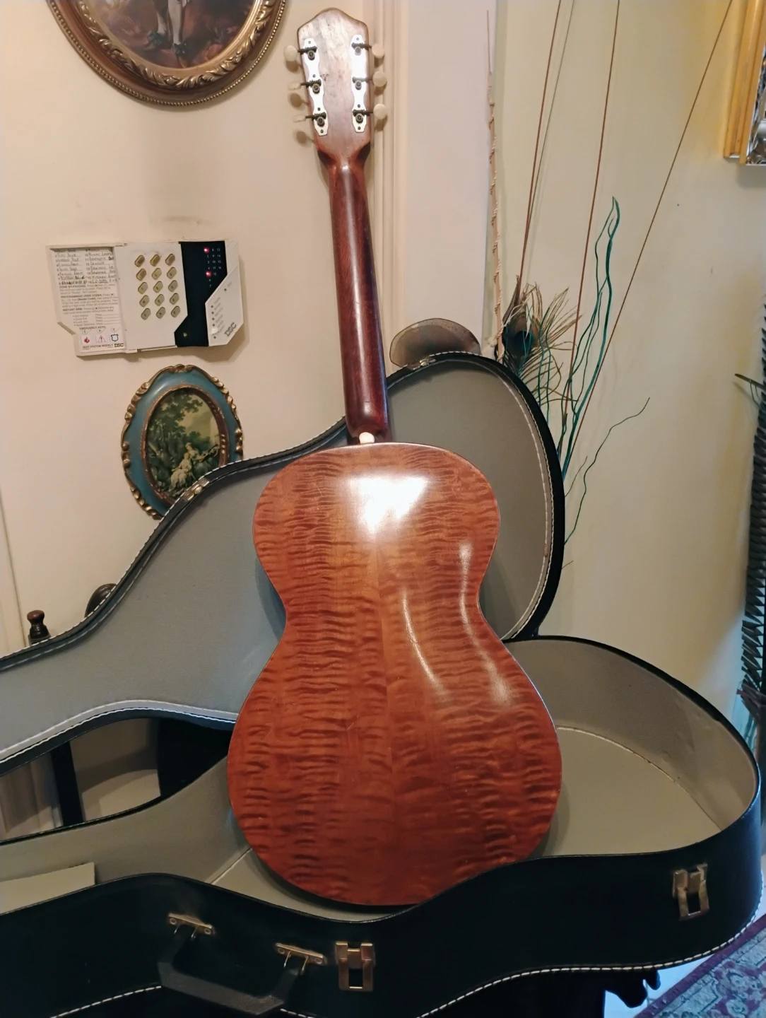 Vintage guitar - photo 4
