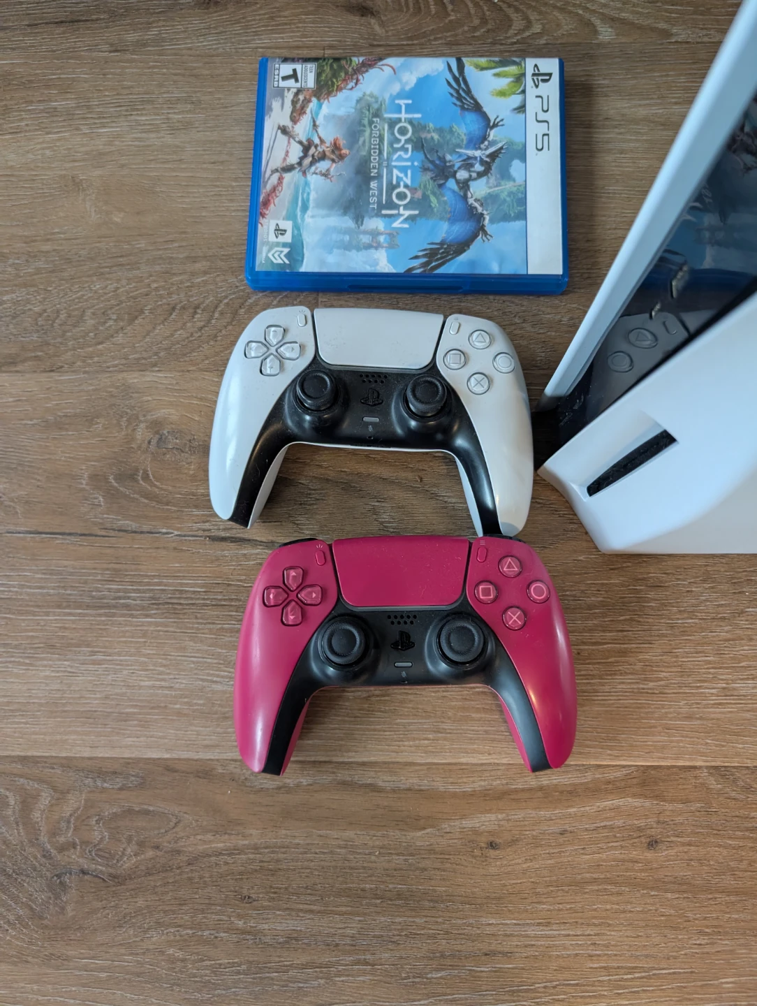 PlayStation 5 Console with 2 Controllers and Game. - photo 2