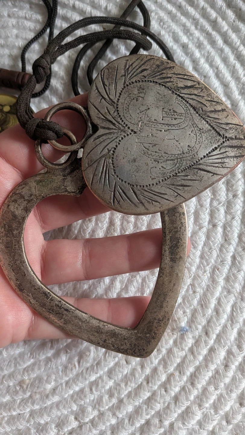 Bundle vintage Heart Pendants & Necklaces ALL FOR $6 - photo 5