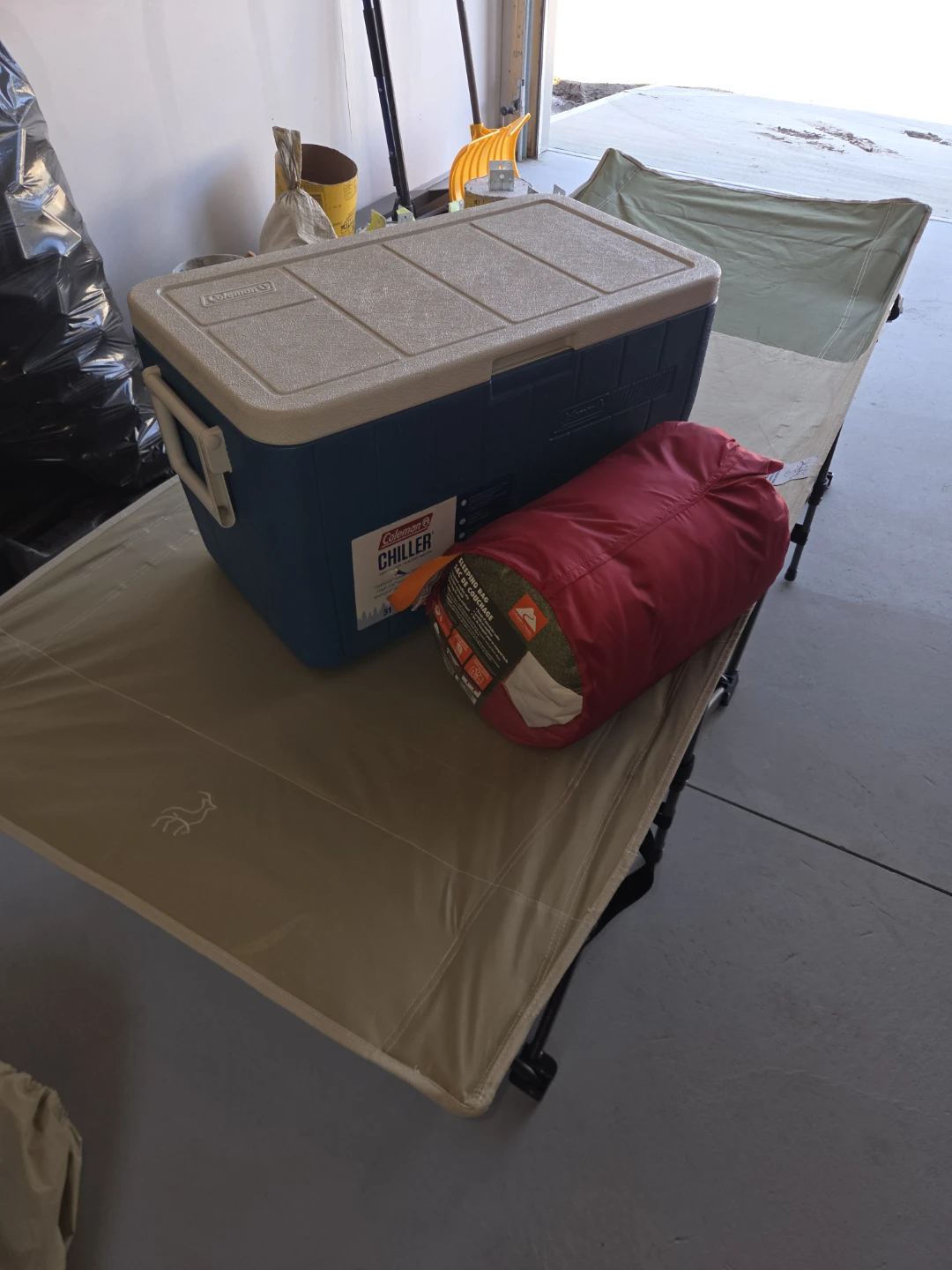2 camping cot bed, 1 cooler and 1 sleeping bag - photo 2