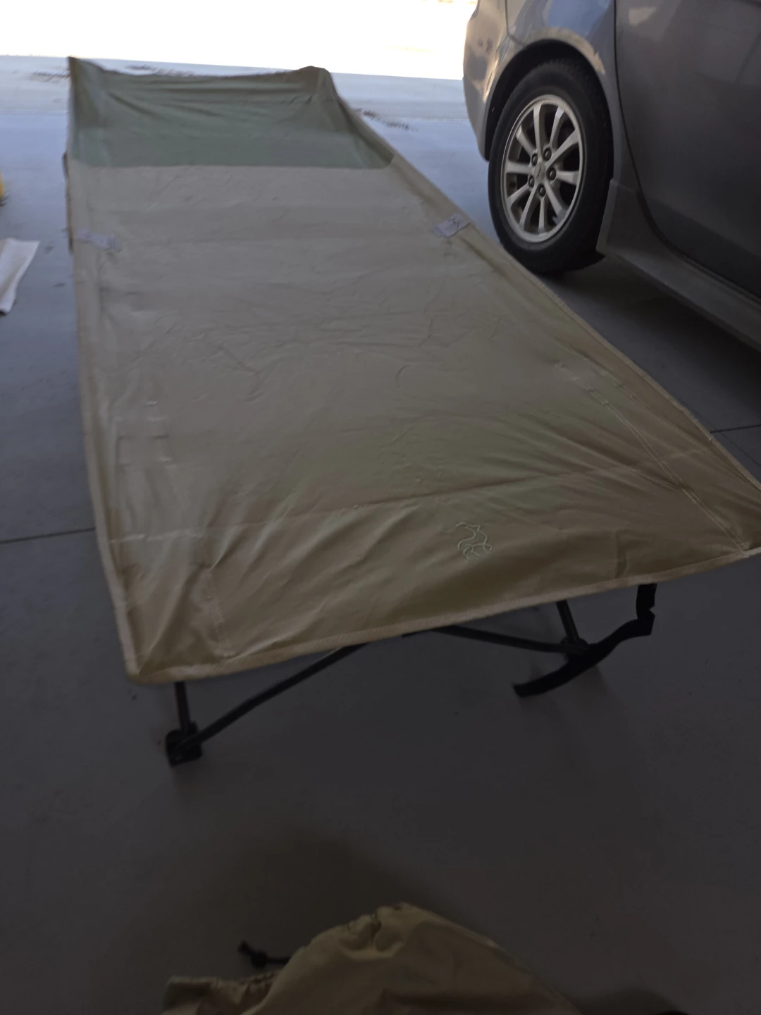 2 camping cot bed, 1 cooler and 1 sleeping bag - photo 5