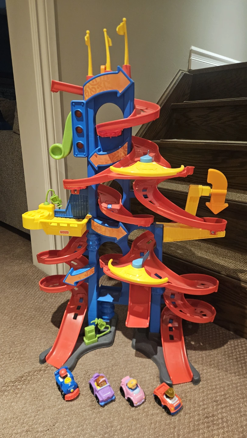 Fisher-Price Little People Wheelies Garage Playset with 4 Cars
