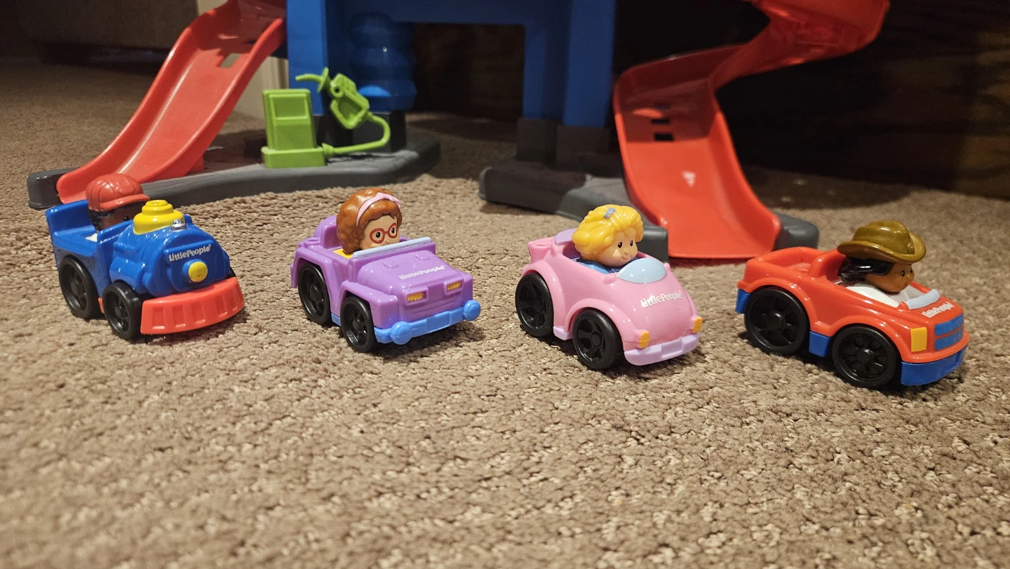 Fisher-Price Little People Wheelies Garage Playset with 4 Cars - photo 3