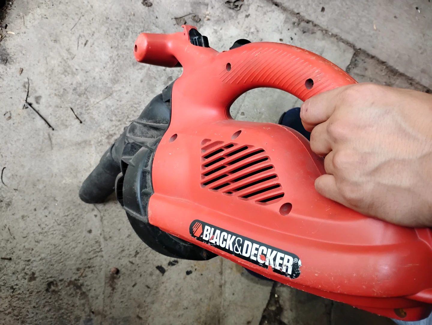 BLACK+DECKER Electric Leaf Blower
