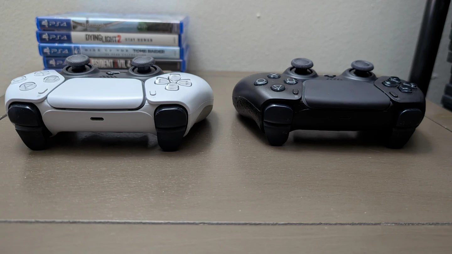 Ps5 controllers with eXtremeRate RISE4 V3 Remap Kit. - photo 2