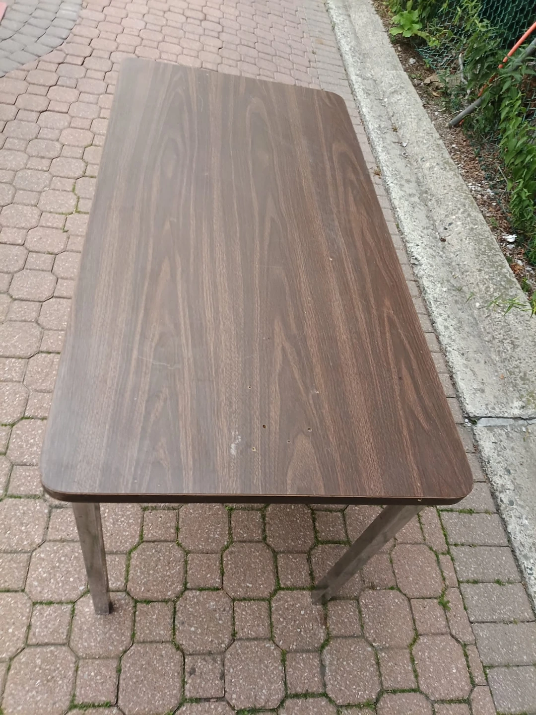 Wood Grain Laminate Table - photo 2