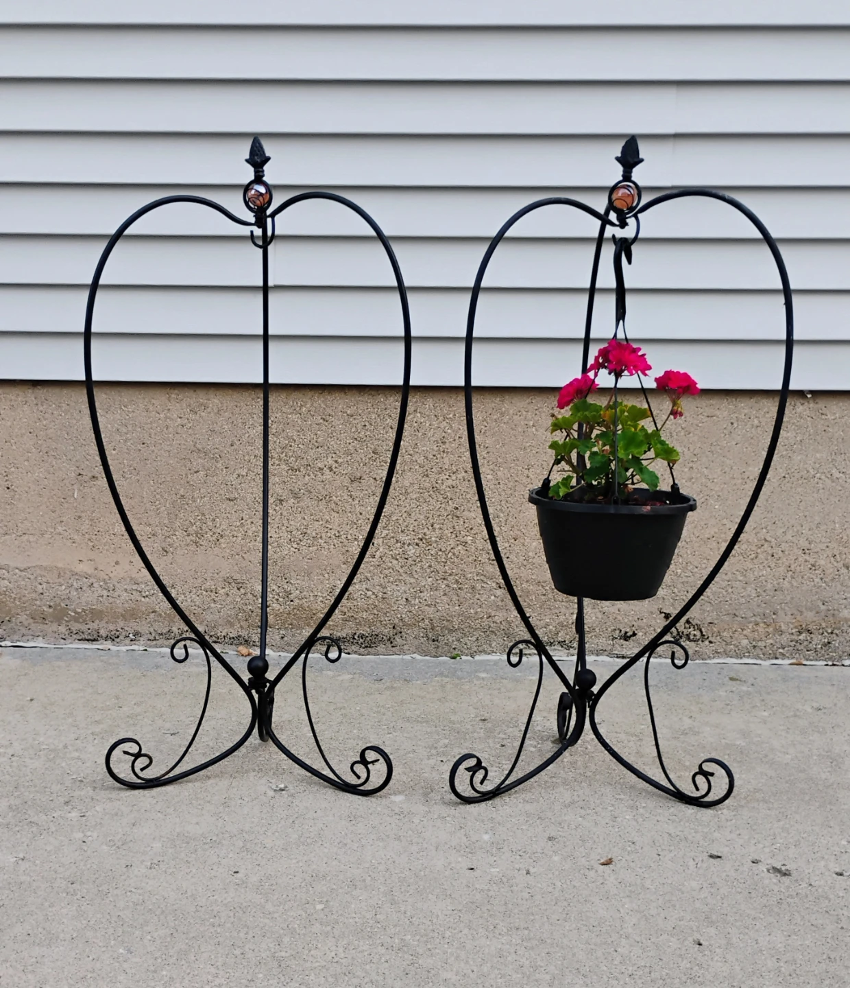 HEART-SHAPED HANGING PLANT/FLOWER STANDS (SET OF 2)