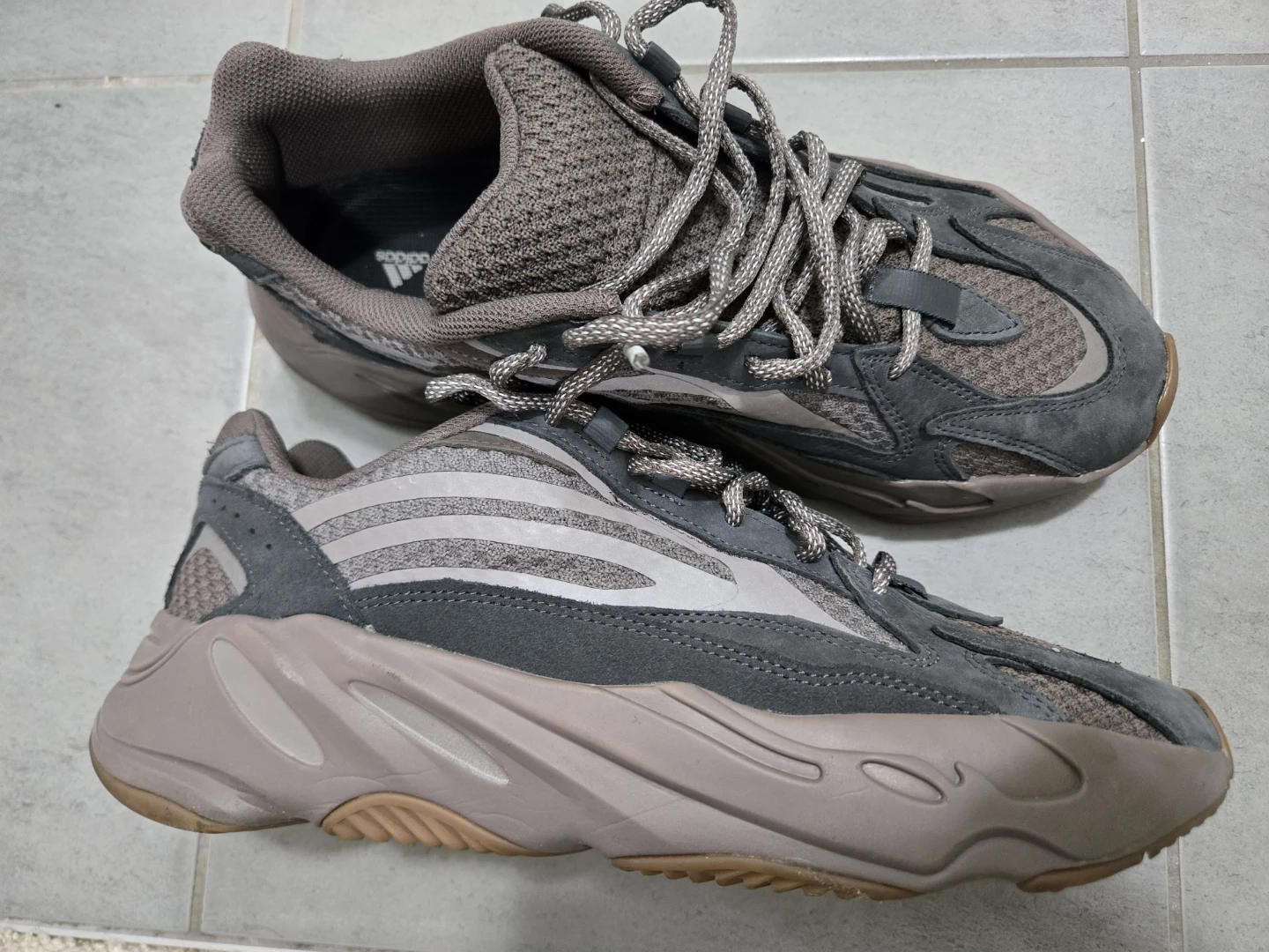 Adidas Yeezy Boost 700  Sneakers