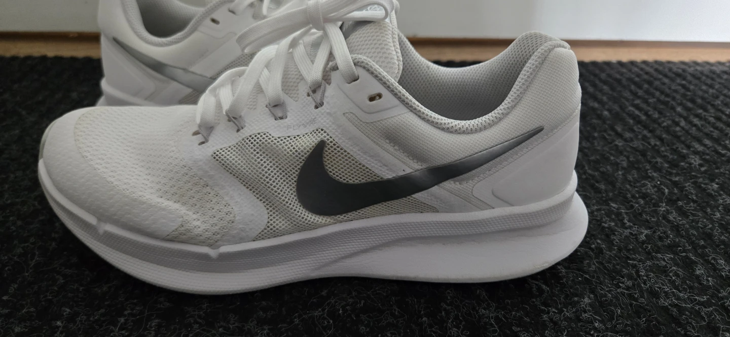 Nike Run Swift 3 (Women's Size 9) – White/Metallic Silver - photo 2
