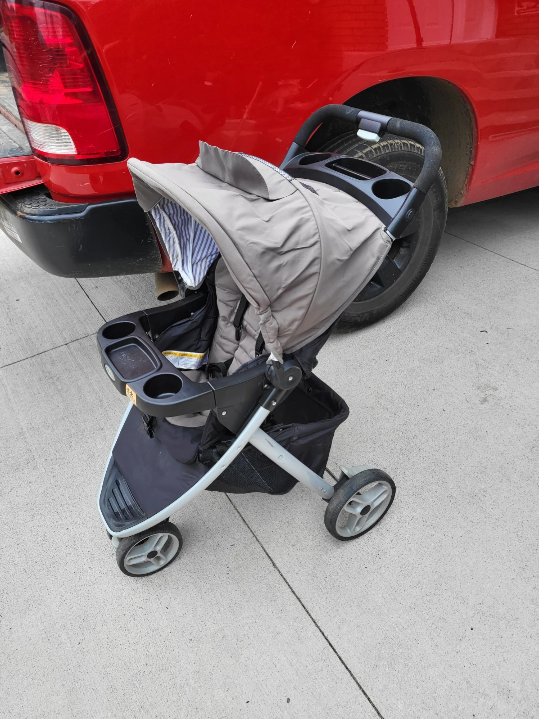 Graco 3 wheel folding Stroller - photo 3