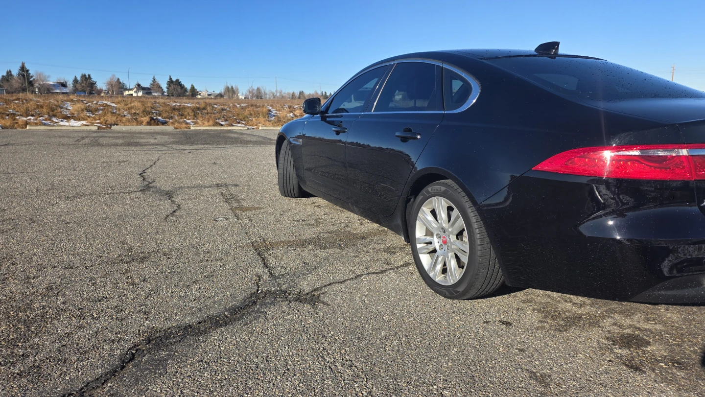 Black Jaguar xf premium 35t for sale - photo 2