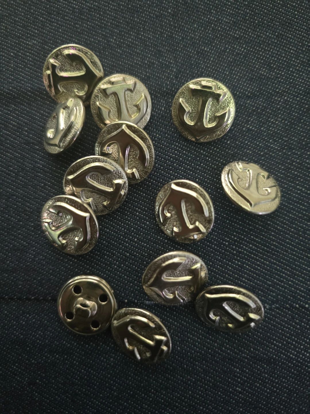 Anchor design buttons