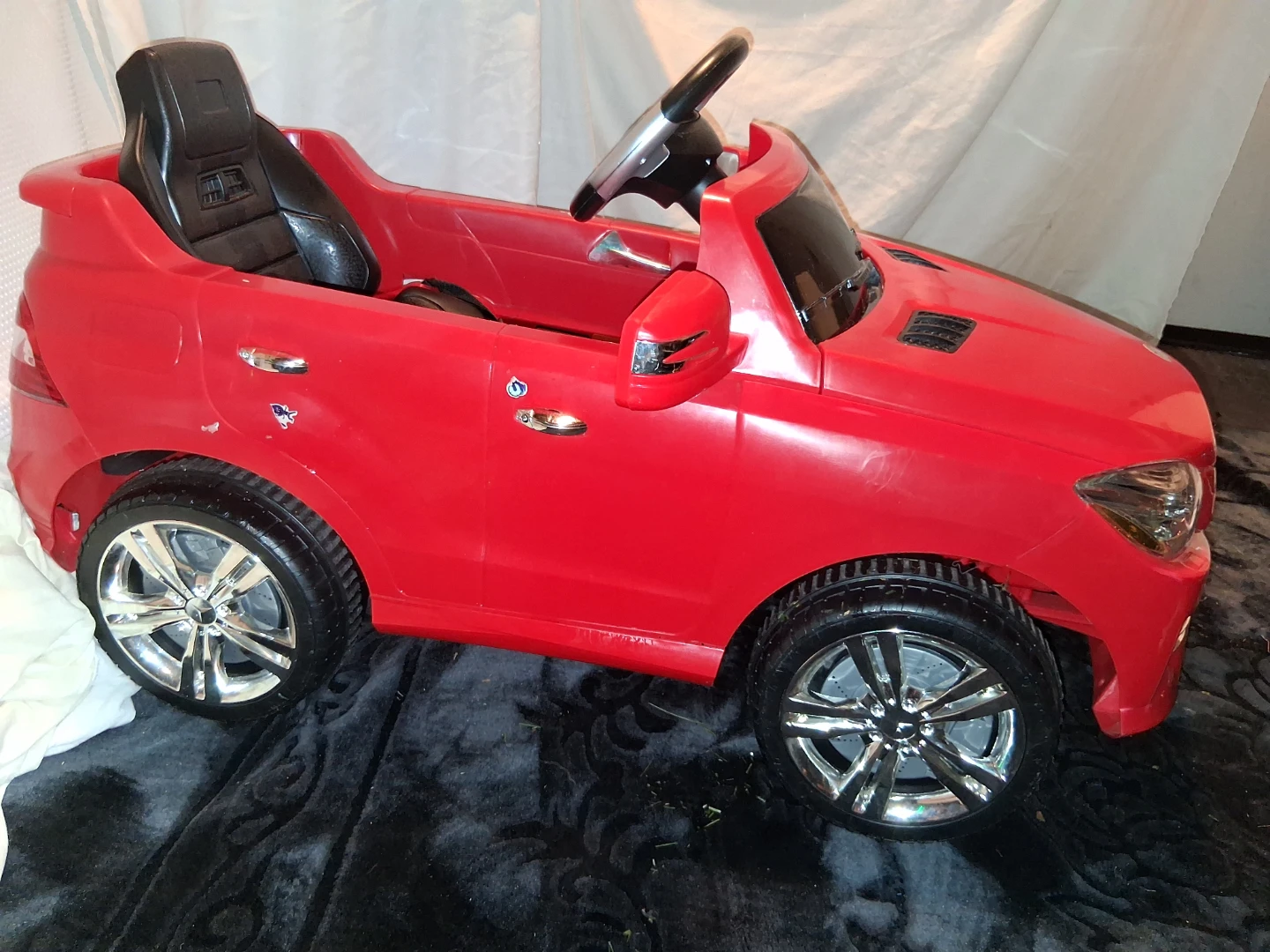 Red Mercedes-Benz ML350 Ride-On Toy Car - photo 2