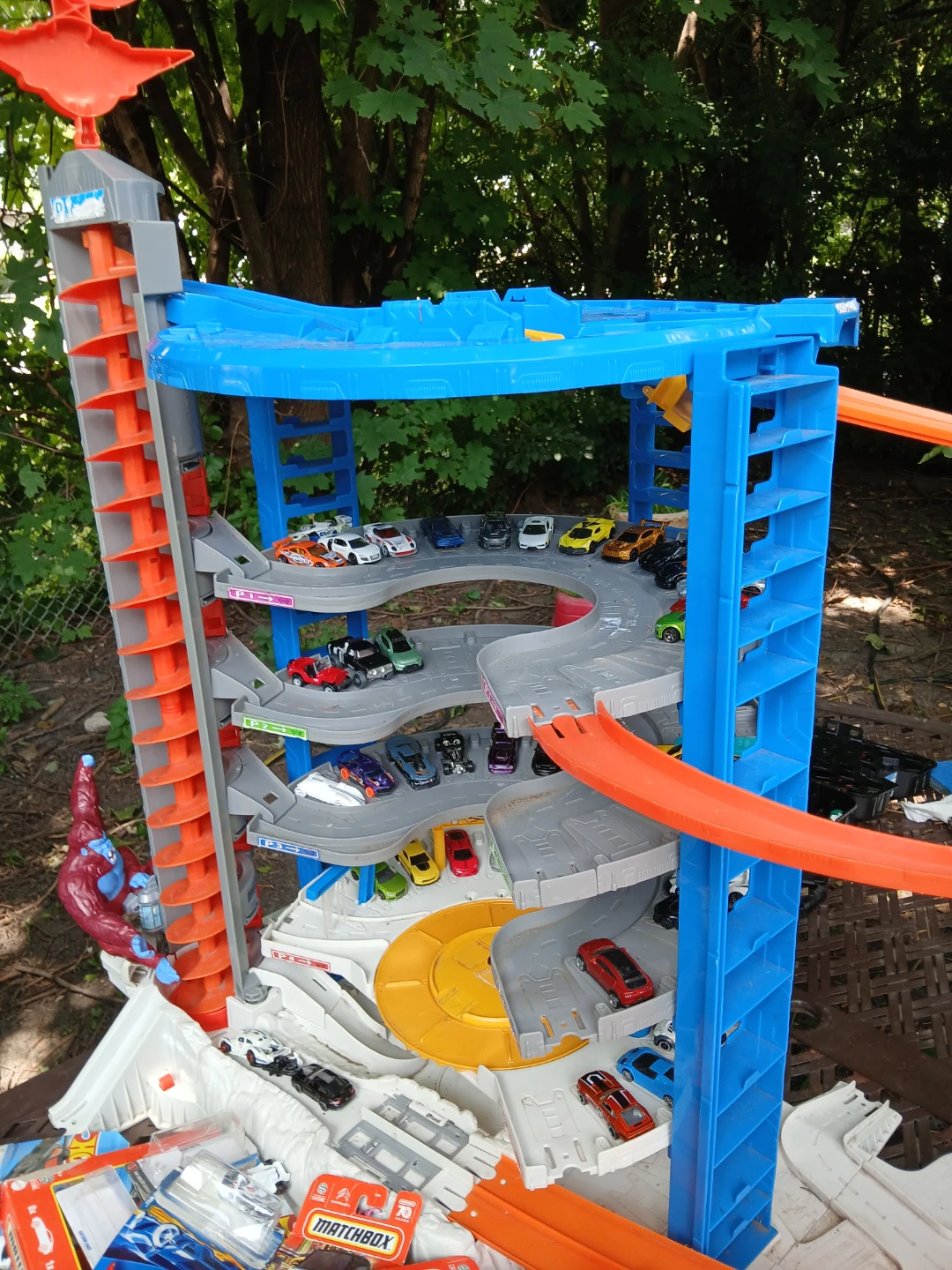 Hot Wheels Ultimate Garage Tower Playset with Cars - photo 2