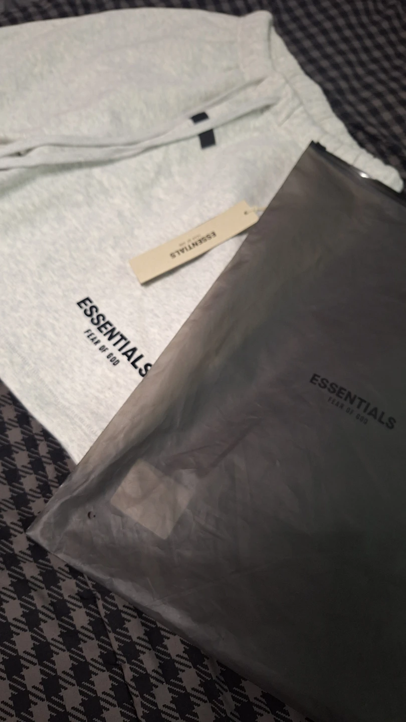 Fear of God Essentials shorts light oatmeal