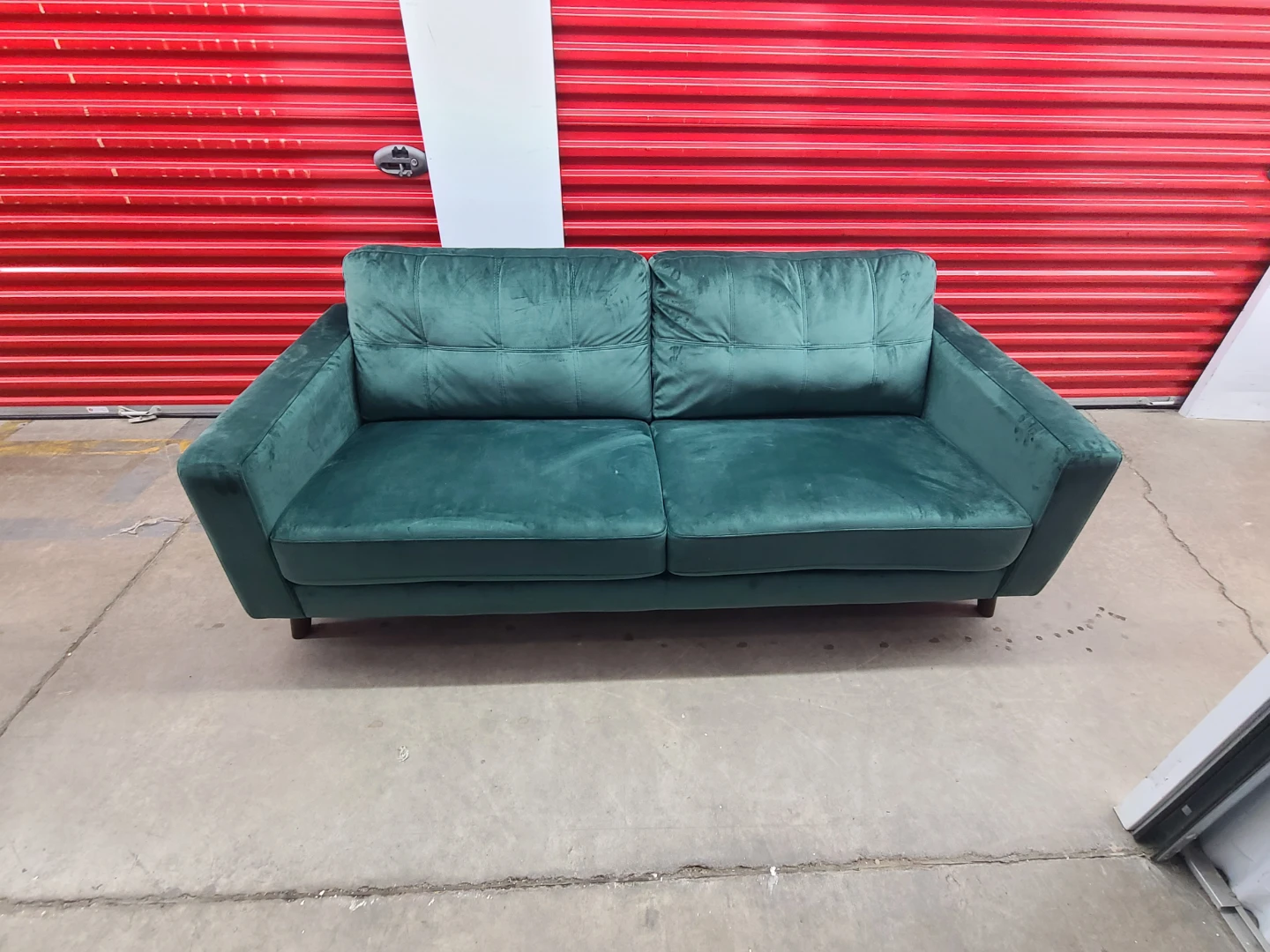 🇨🇦  Emerald  Green Velvet  Sofa