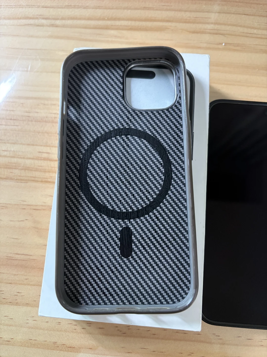 Apple iPhone 15 – Like New - Includes Licensed Carbon Fiber Case - photo 3