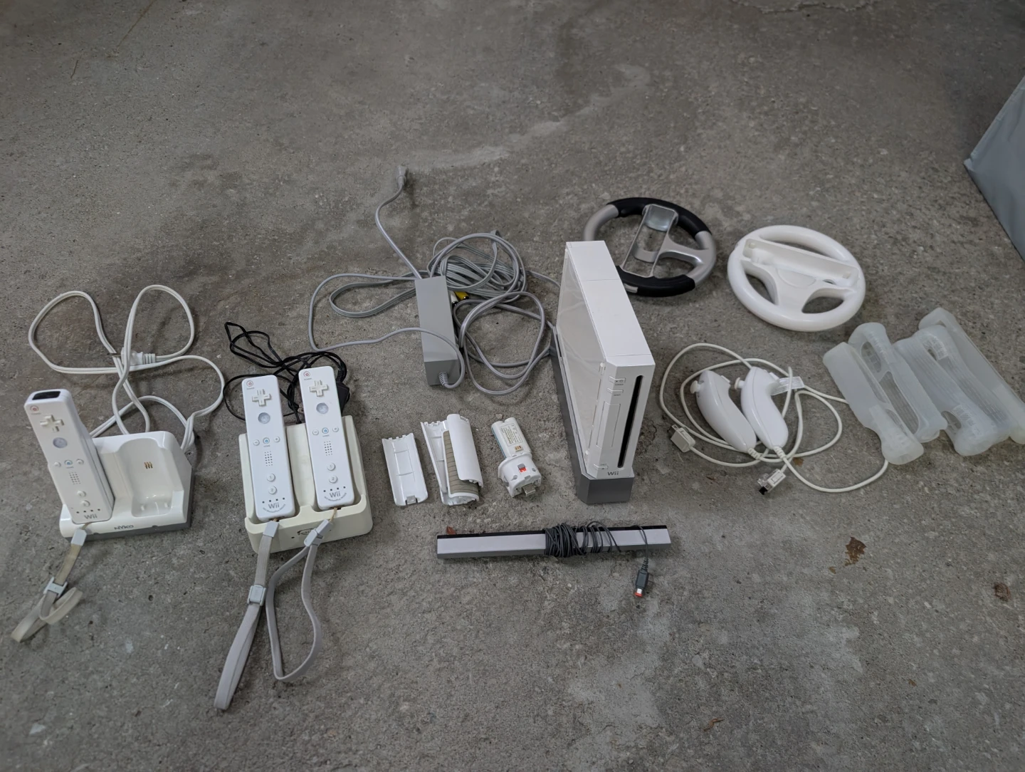 Nintendo Wii Console Bundle with Accessories