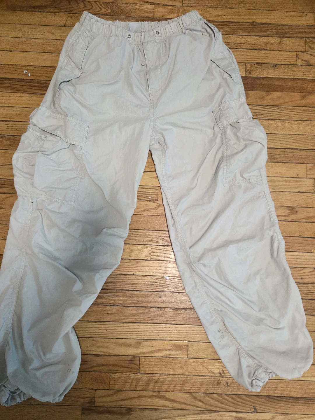Aritzia Cream Elastic Waistband Cargo Pants. - photo 3