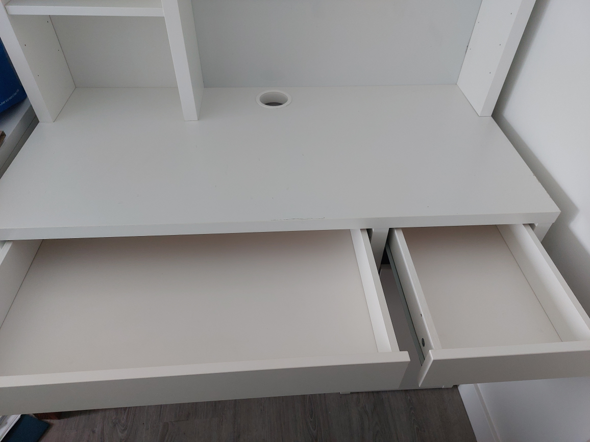 IKEA Micke desk with hutch - photo 2
