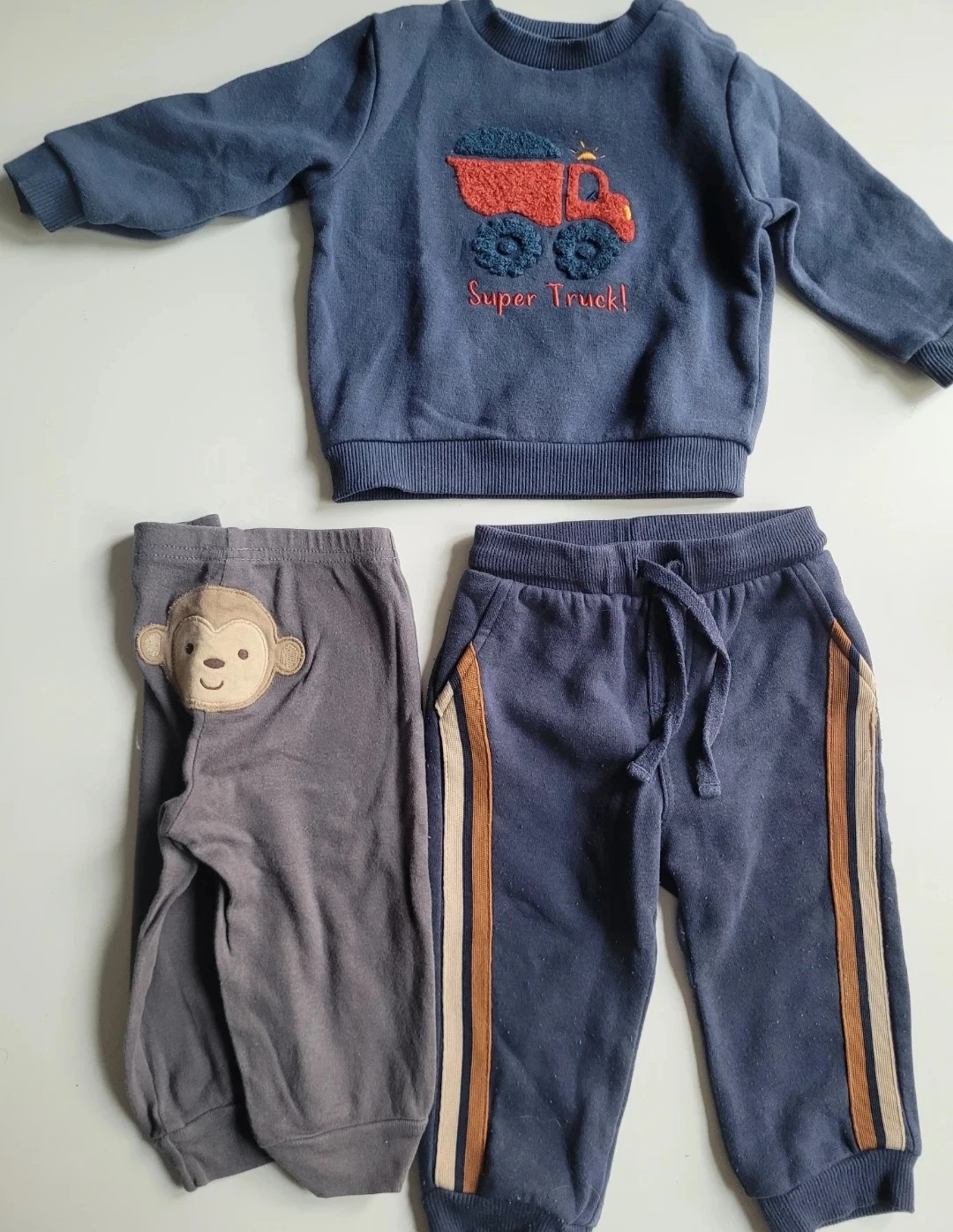 9 months Boys' Clothes Bundle - Onesies, Sweaters, Pants, Vest - photo 4