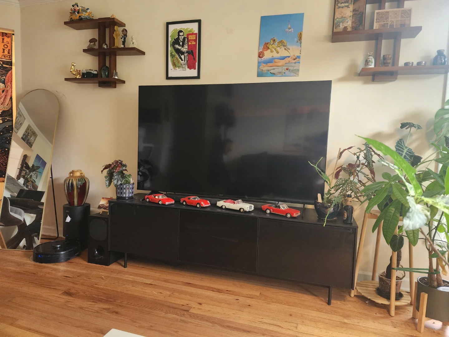 65" Sony BRAVIA 4K UHD TV - photo 2