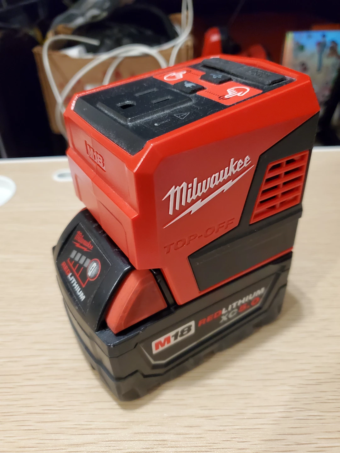 Milwaukee M18 topoff inverter w M18 xc5 battery