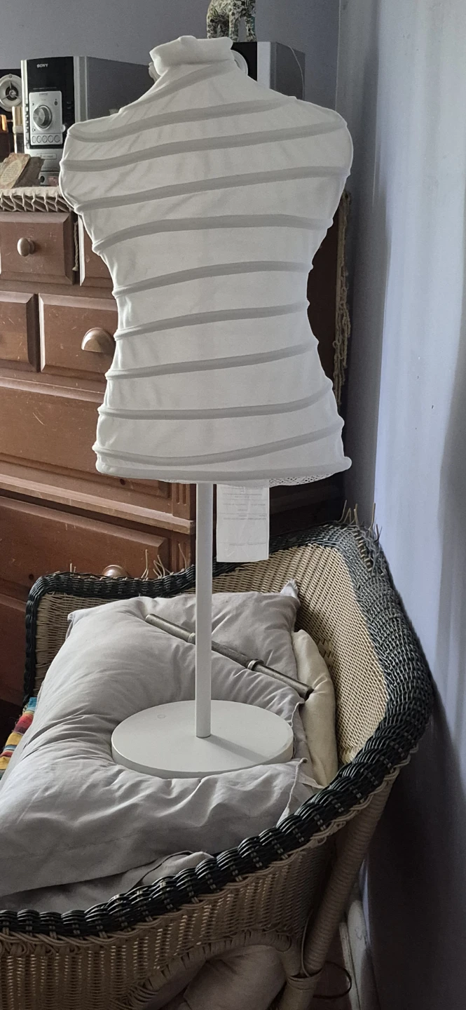 White Striped Form Mannequin