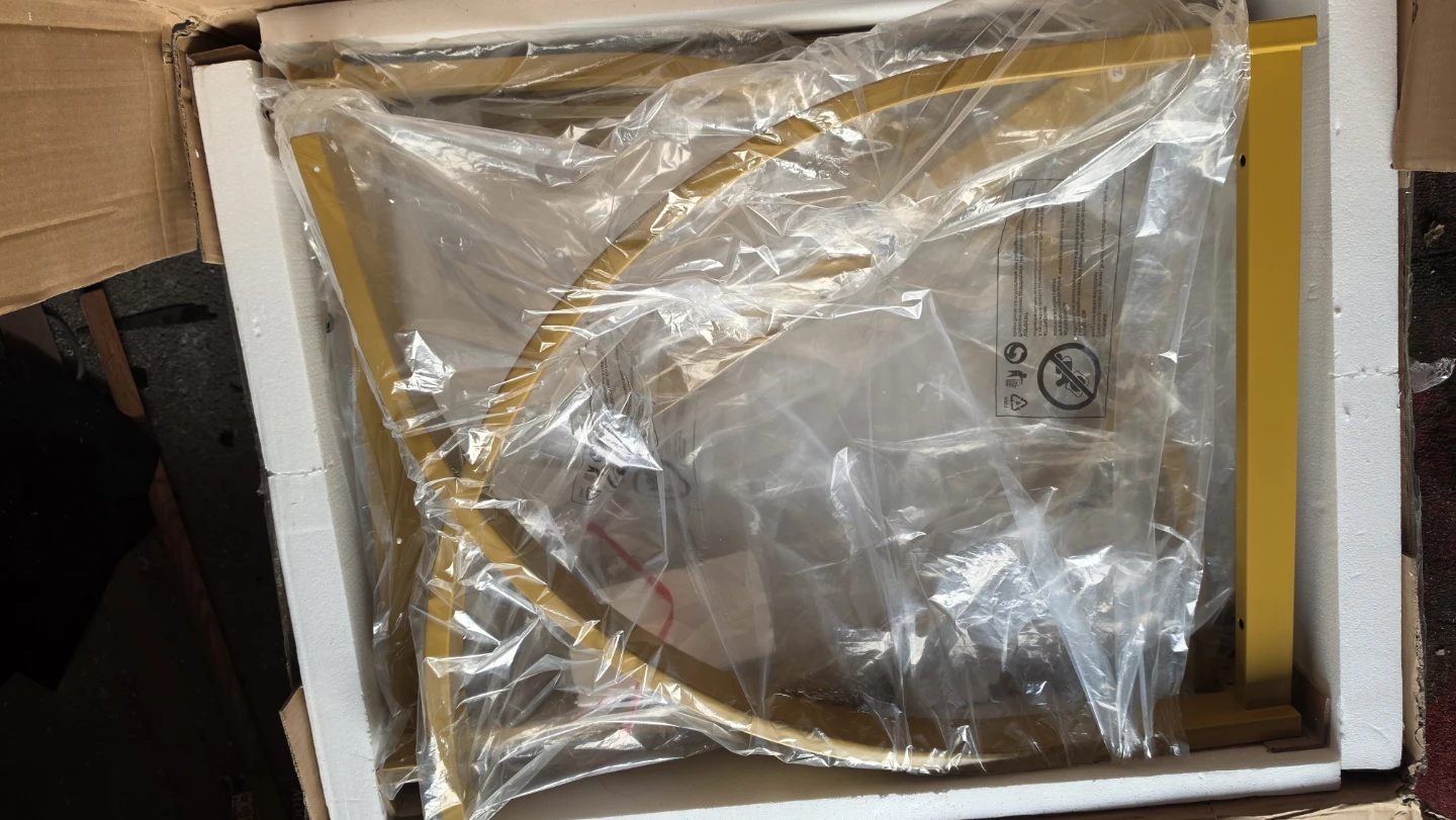 Dining table brand new in box - photo 4