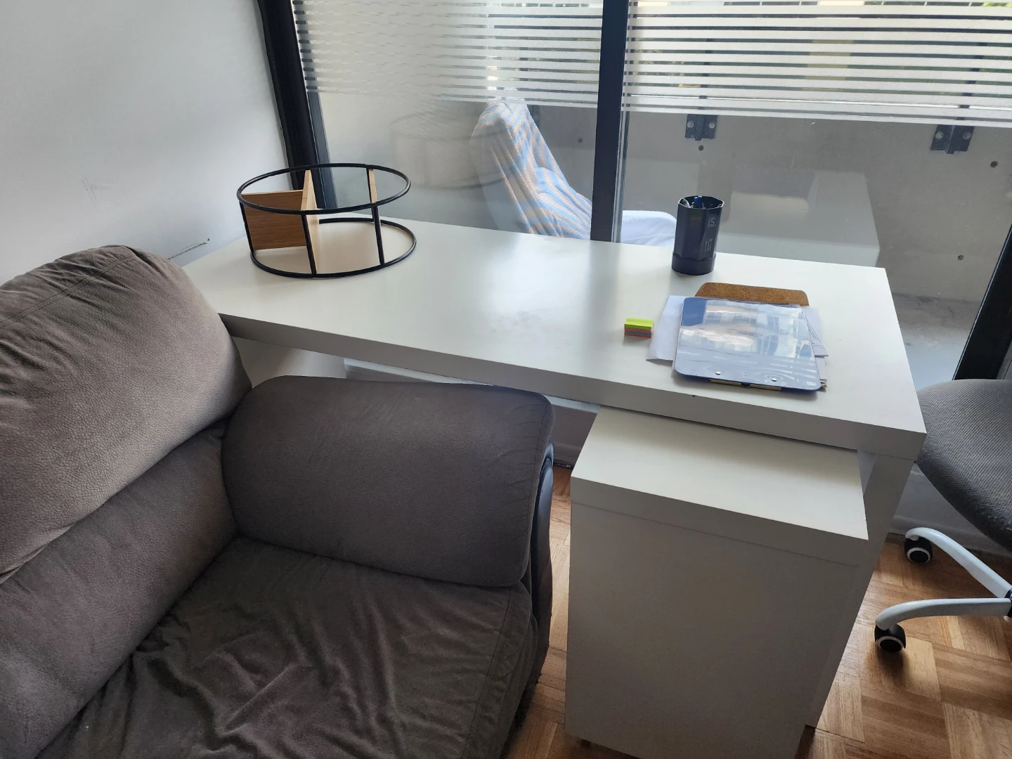 Title Modern White L-Shaped Office Desk
