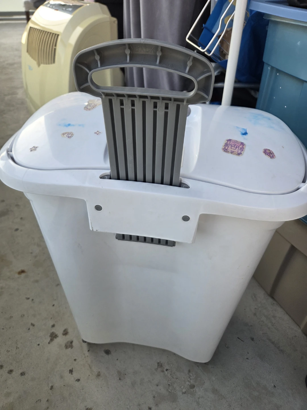 White Laundry Hamper with Lid and Handle - photo 3