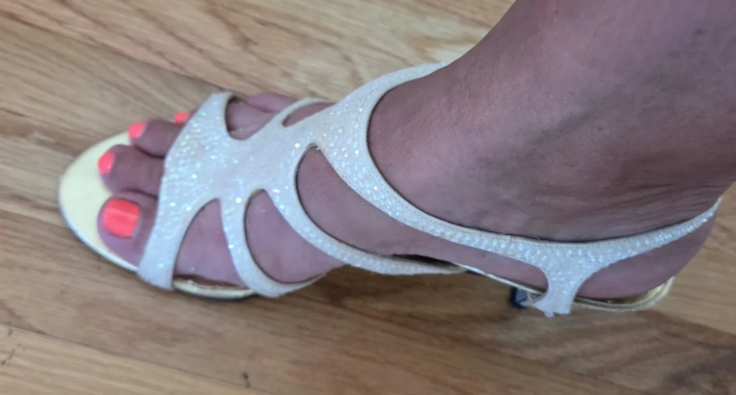 Town Shoes Gold Glitter Heels - photo 2