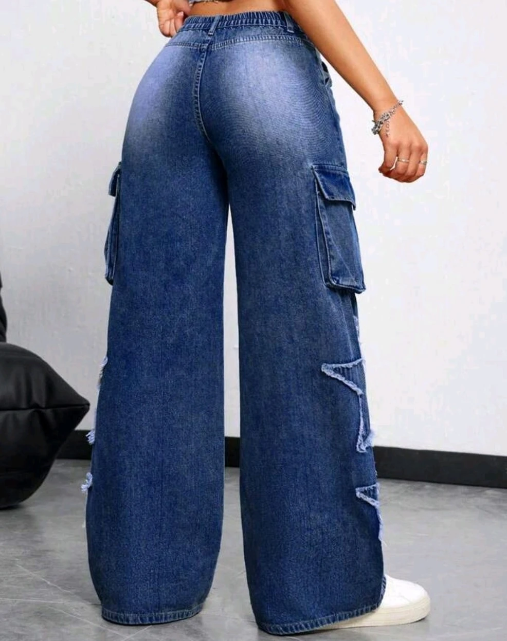 Chein Wide Leg Cargo Jeans with Star Details - photo 2