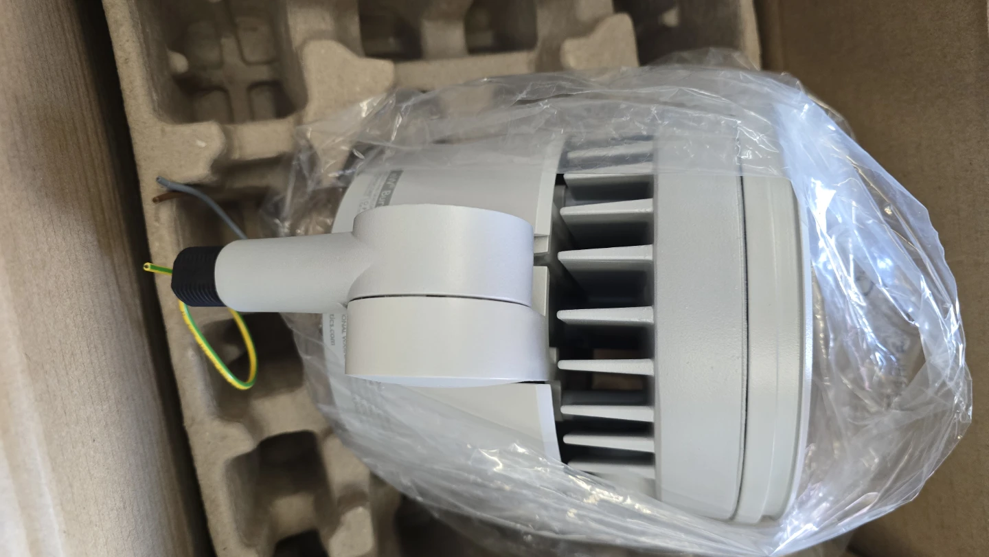Commercial Grade Flood Lights x6 - photo 2