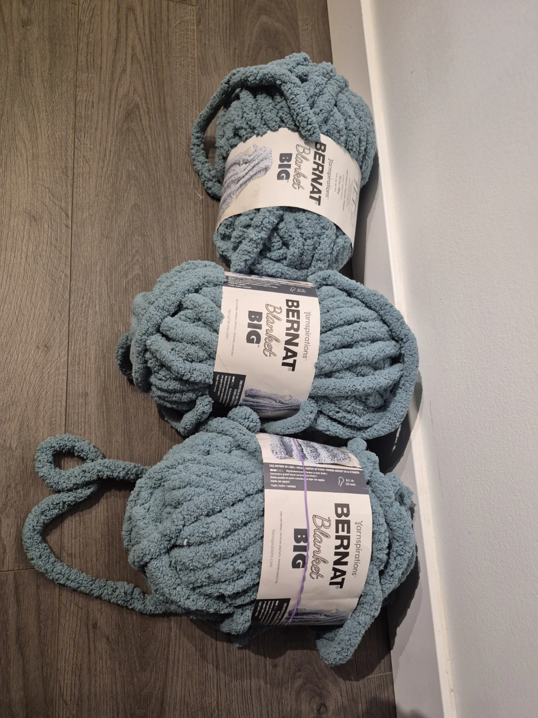 Bernat Blanket BIG Yarn (3 skeins)
