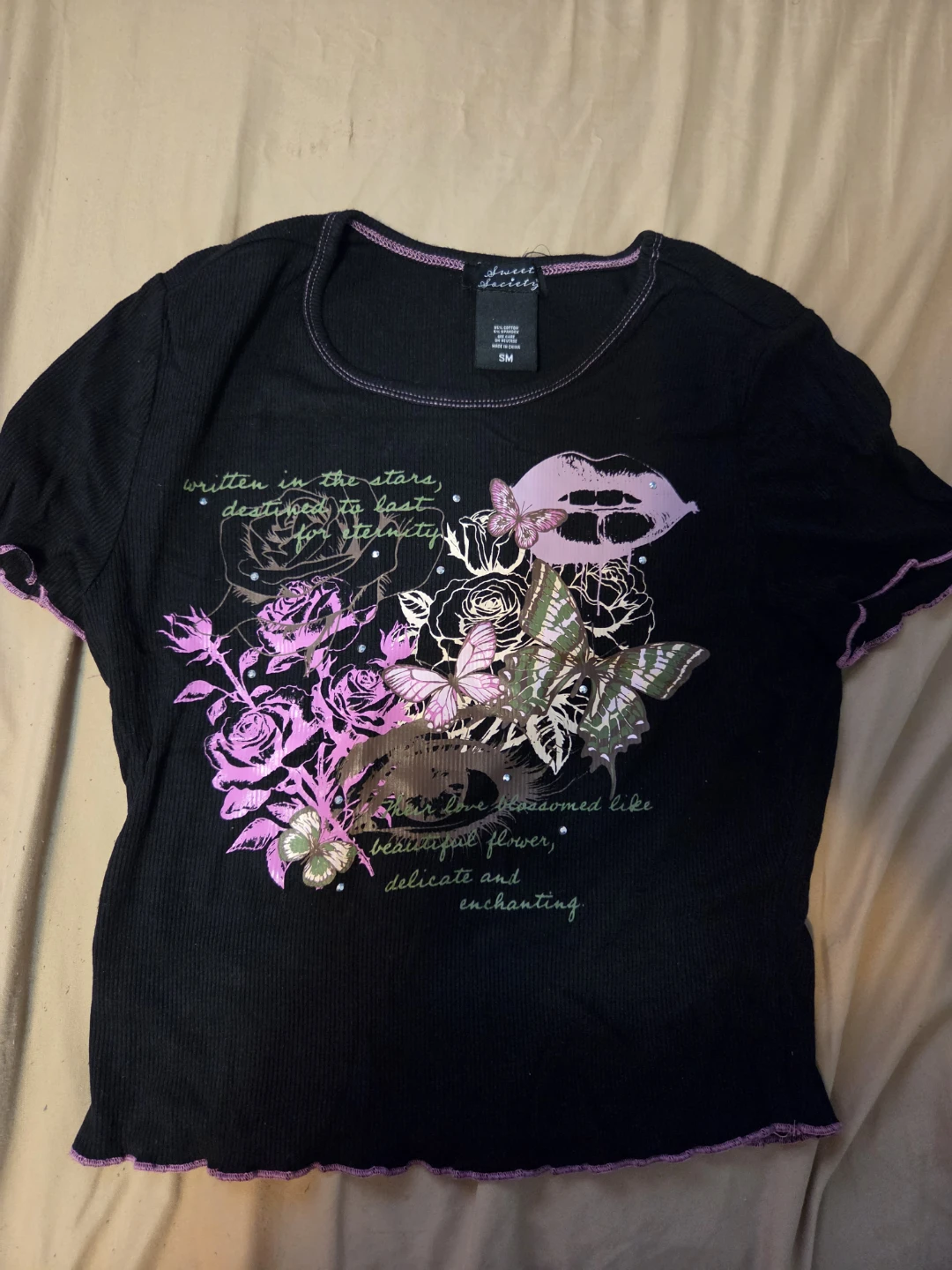 Black women's graphic tee