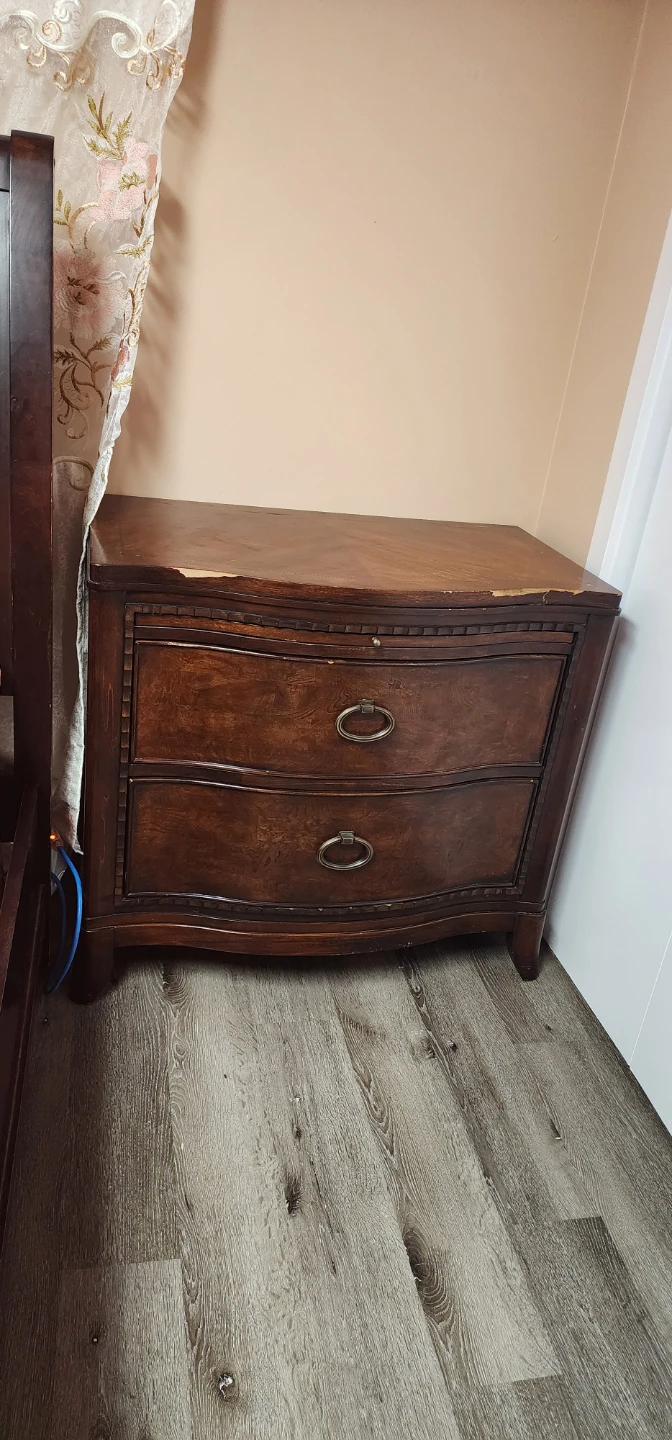 King Bedroom Set – Solid Wood – Excellent Condition - photo 5