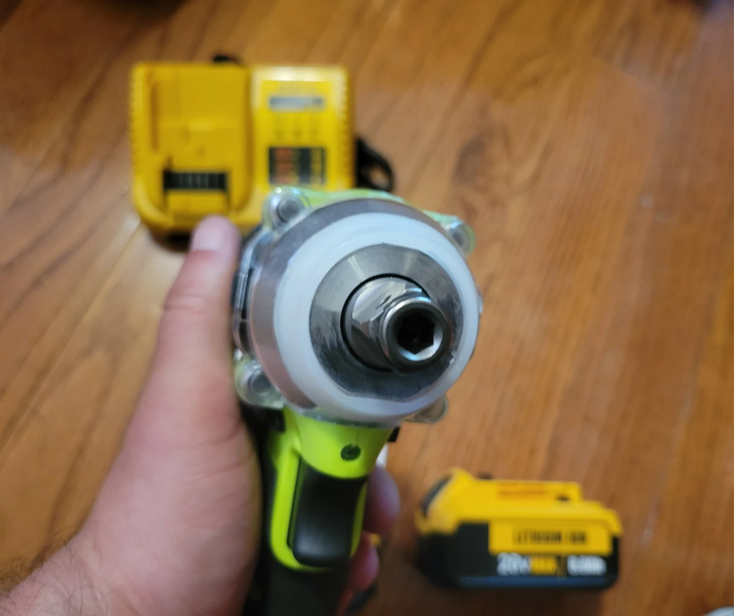 NEW YUNXI Impact Wrench with 2 batteries 8.0 Ah - photo 3