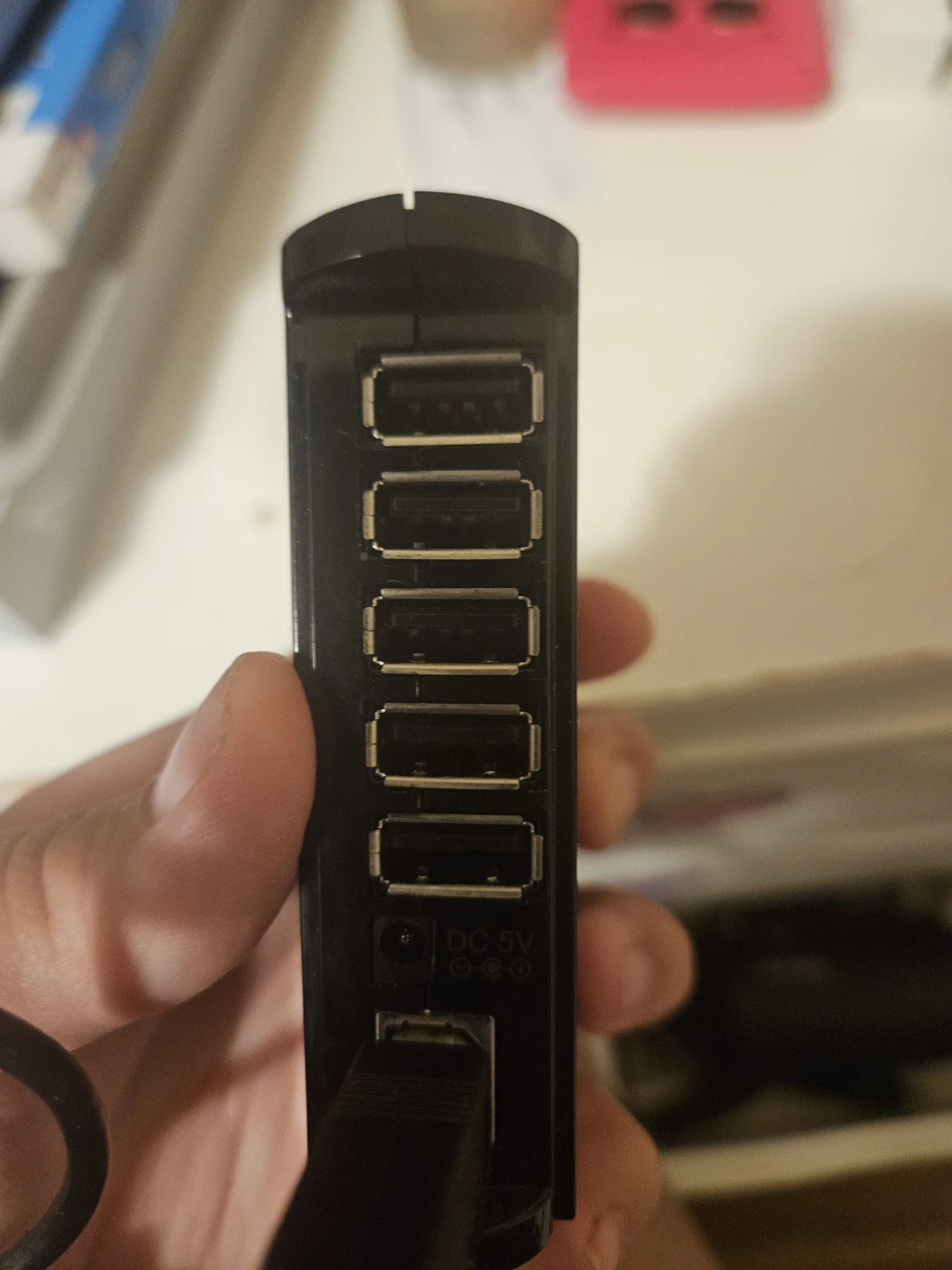 Amazon Basics 7-Port USB 2.0 Hub - photo 2
